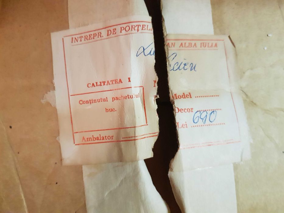 Bibelouri Noi La CUTIE - Perioada Comunista - NOS - Intreprinderea de Portelan Alba Iulia Lucien Florina Bibelou NOU Cutie