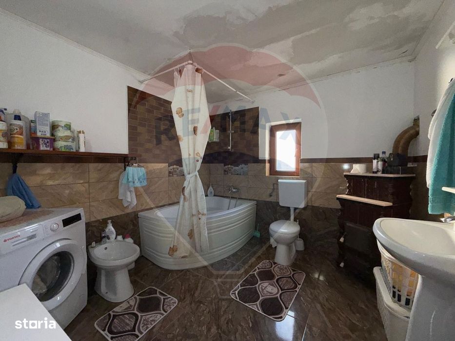 Casa cu teren de vanzare Golesti-Ramnicu Valcea / Manastirea Filimon