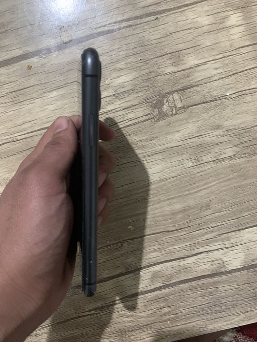 Iphone 11 hamma joyi ishlaydi kafolati bor