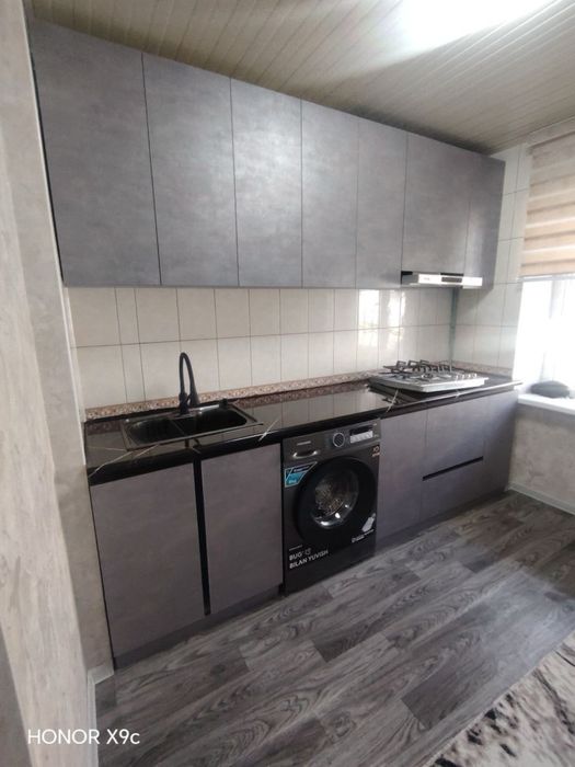 1 комнатная с мебелью и техникой выше Хакимията