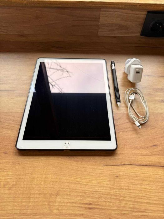 iPad Pro 12.9" 1st gen 32GB Gold + Apple Pen + зарядно и кейс