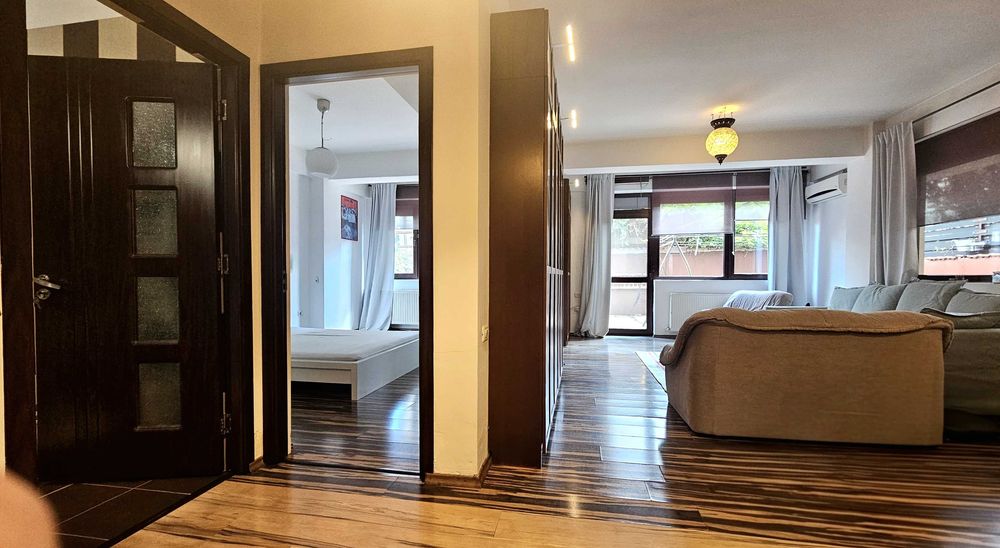Inchiriez apartament cu curte