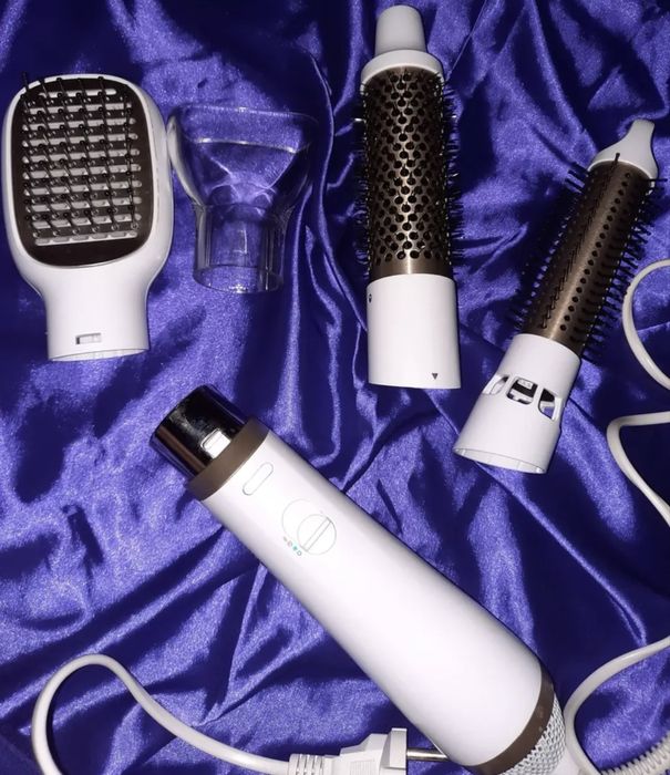 Фен-щетка Philips, новая