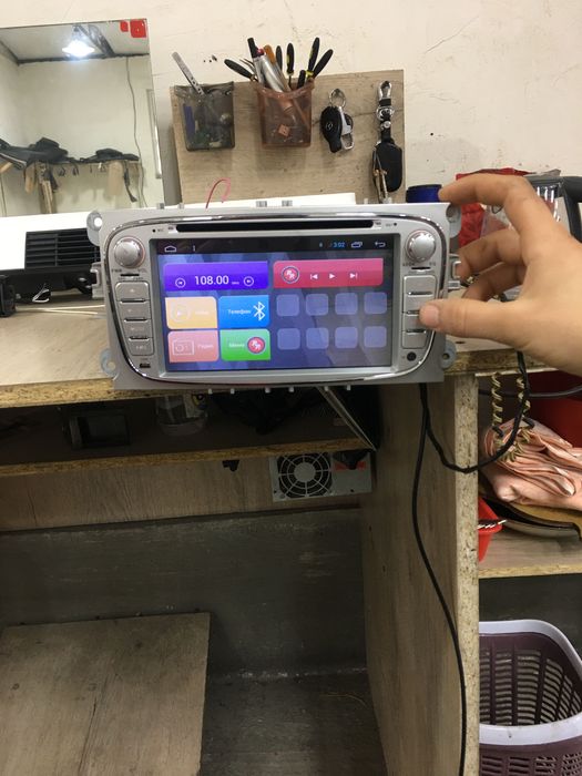 Red power monitor ford