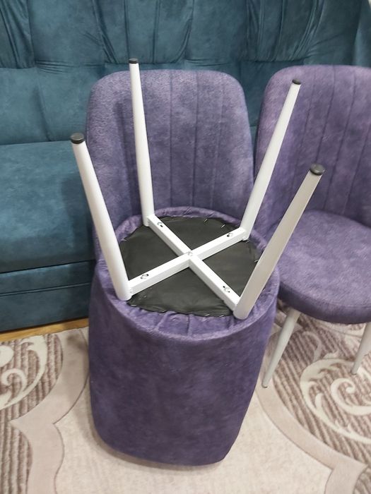 Vind 4 scaune tapițate