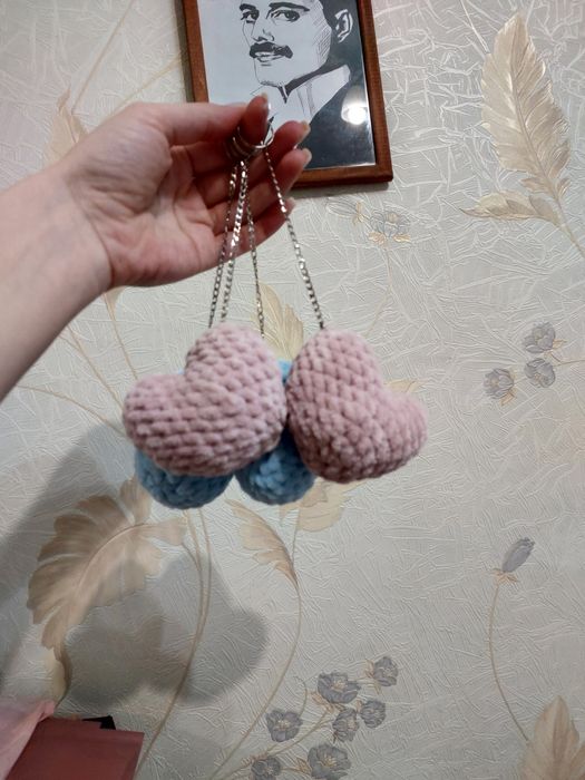 Брелки сердечки  вязаные