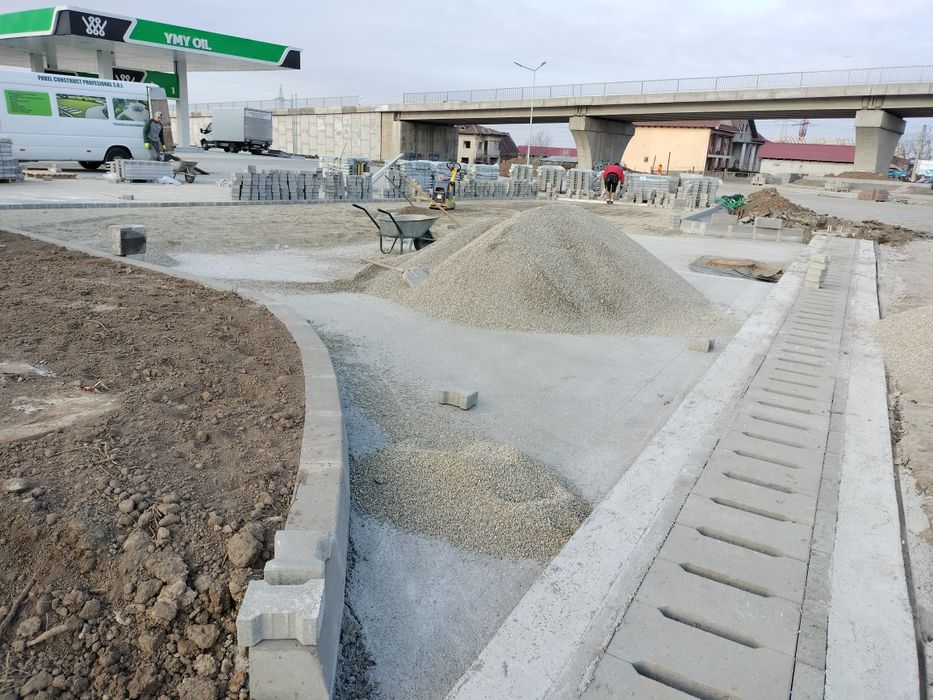 Executam lucrări de pavaje garduri!