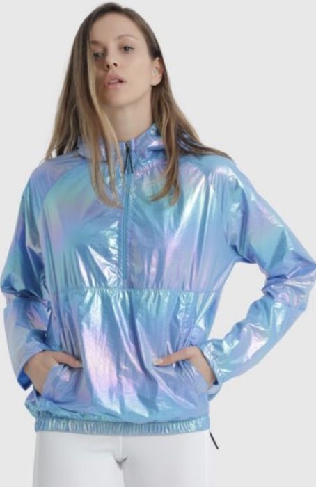 Дамска ветровка