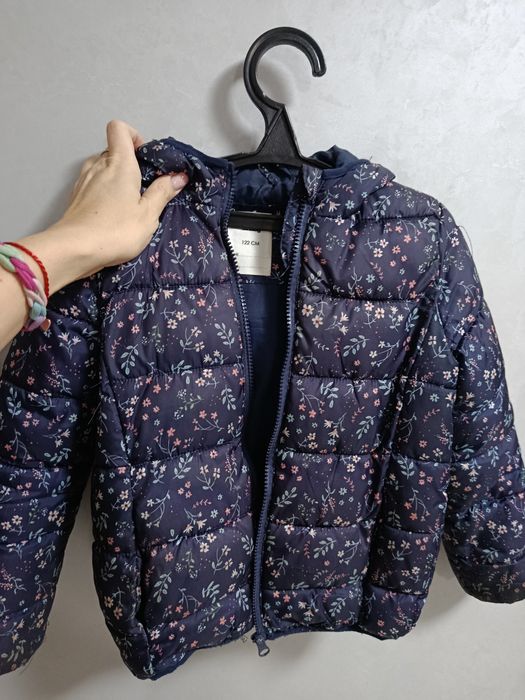 Куртка на девочку 122 р осень-весна