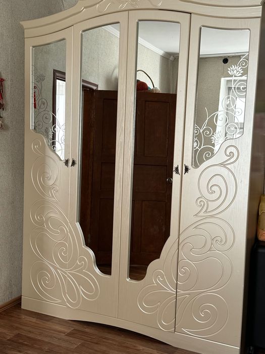 Срочно продам спальный гарнитур