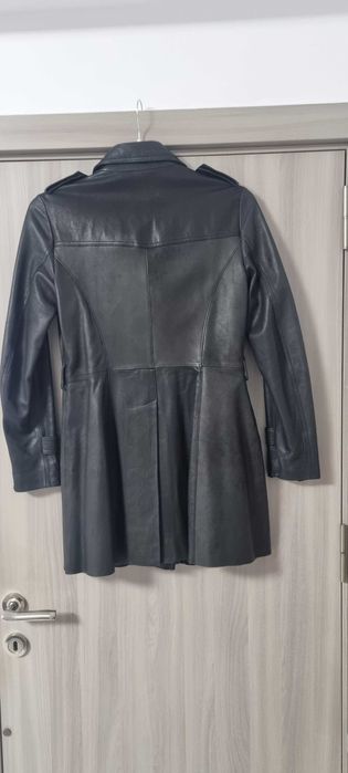 Haina din piele naturala, eleganta si in stare excelenta