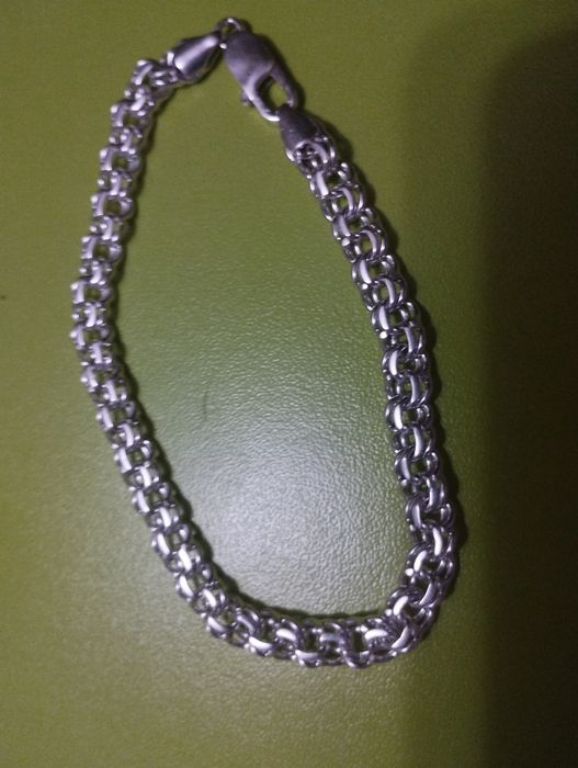 Продам серебряный браслет.