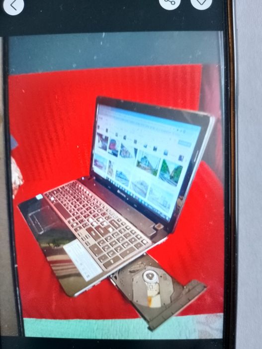 Laptop în stare perfectă de funcționare și foarte bine întreținut