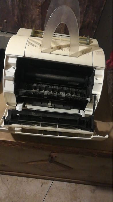 Принтер чорный белый