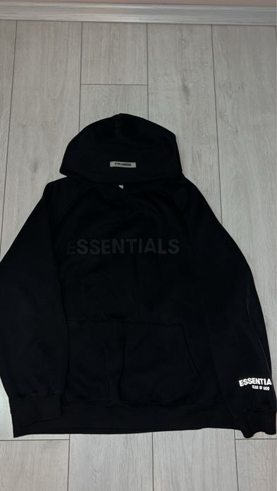 Essentials комплект чисто нов