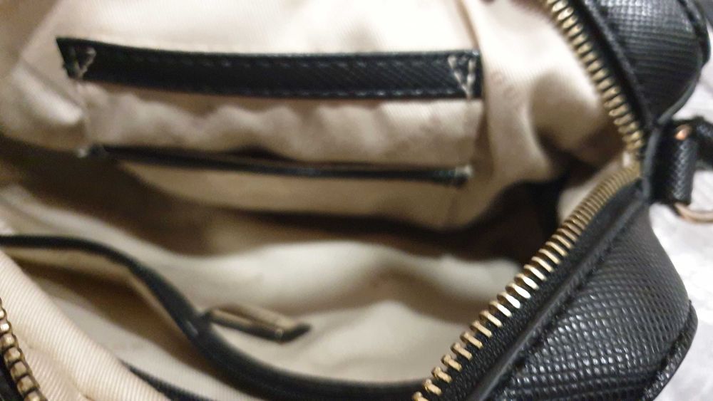 Дамска чанта през рамо Guess