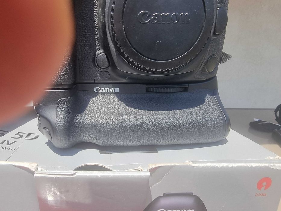 Canon 5D mark IV cu power grip original