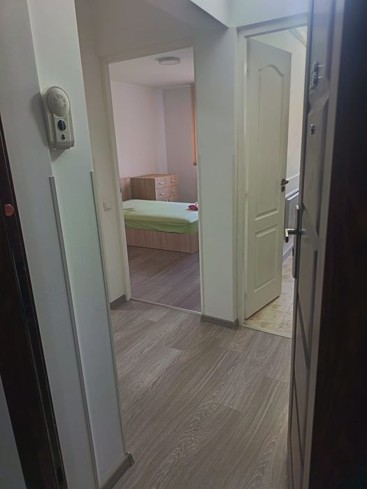 Închiriez garsoniera