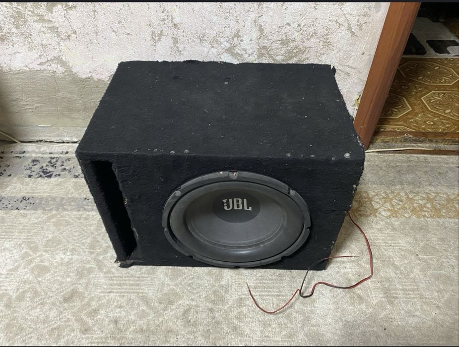 Продам сабуфер jbl