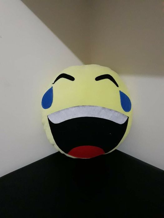 Емотикон-възглавничка