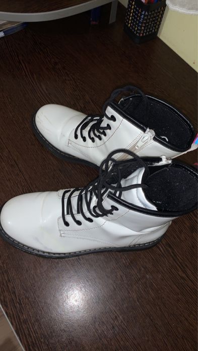 Vând ghete pt orice anotimp!