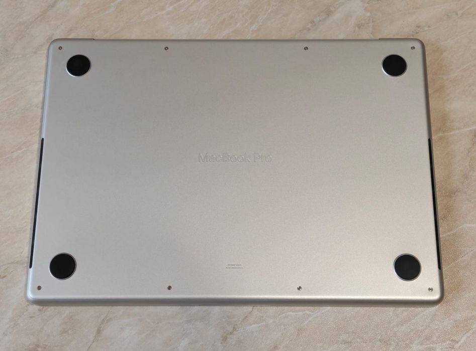 MacBook Pro 14 M5 24/1TB новый