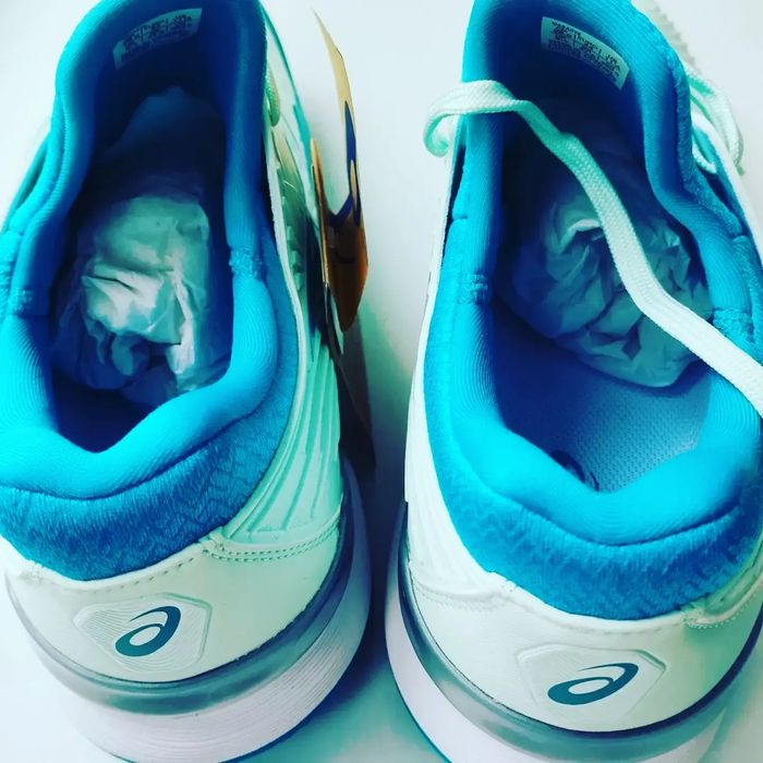 Asics  original волейбольные 43р