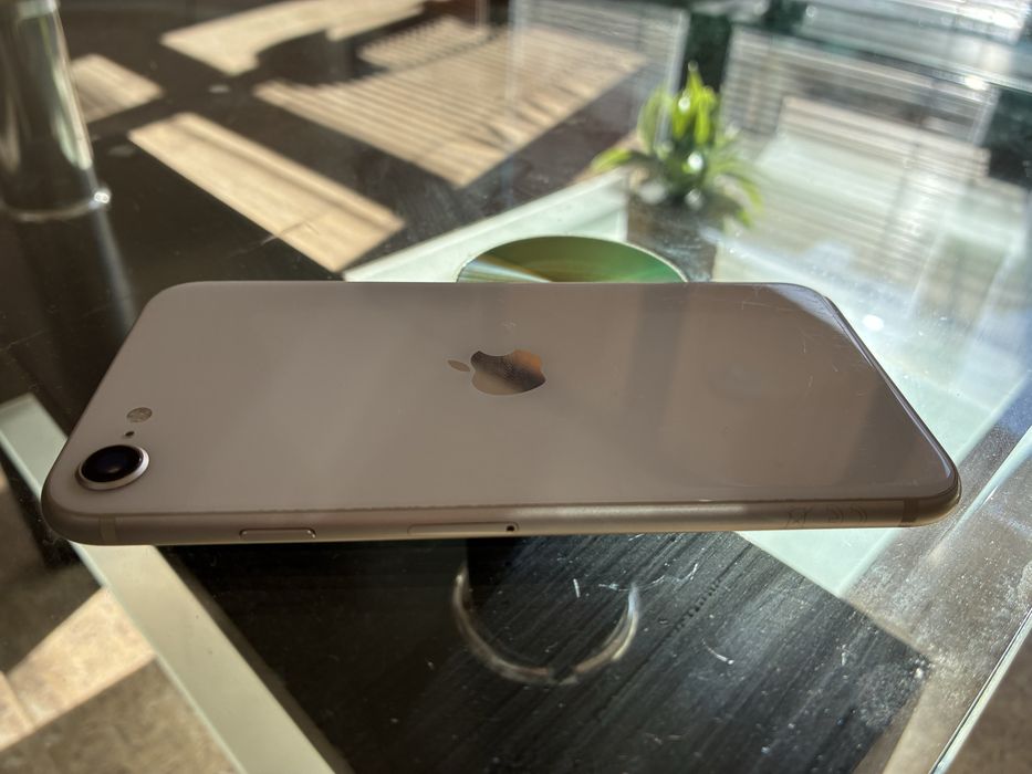 Намален Iphone se 3 бял 64 gb 86% батерия