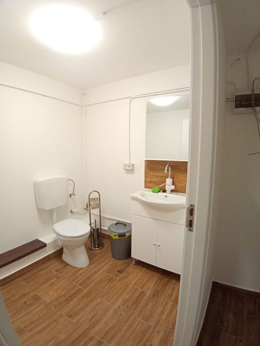 Vand birou, garaj, garsoniera in Cartierul Soarelui zona Oncea.