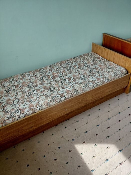 Продам две кровати.