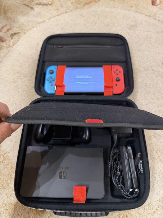 Nintendo swith oled + куфар за транспорт