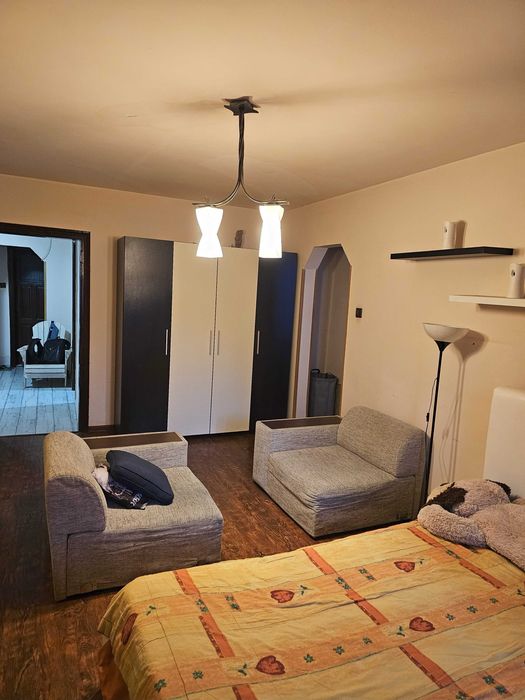 Caut colegă în apart.  de fete 4 camere/ baie proprie, S2