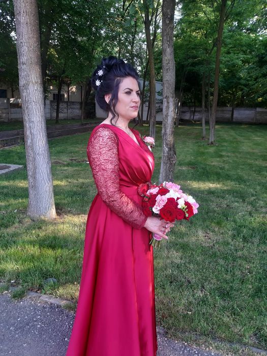 Vand rochie de seara.