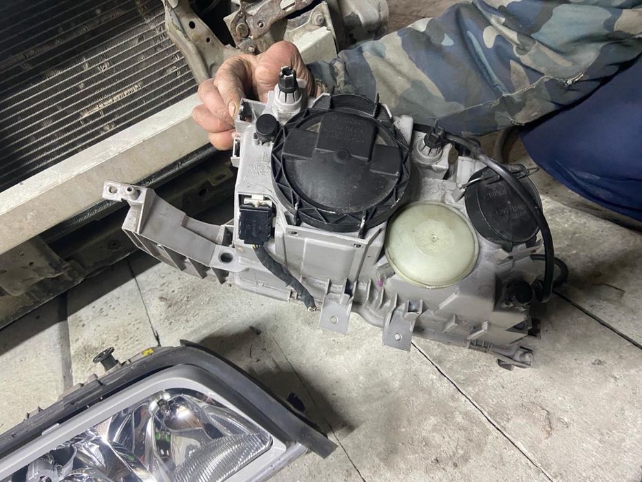 Продам фары Mercedes W202