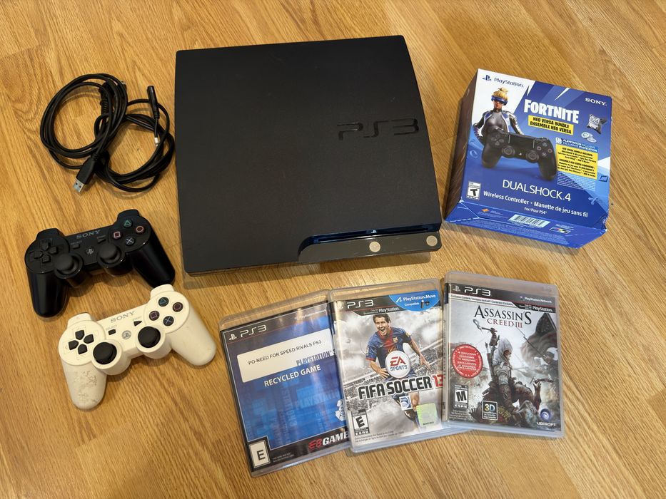 Playstation 3 cu manete, jocuri si accesorii