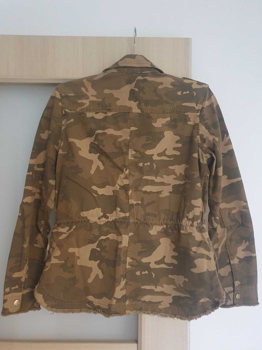 Jacheta camuflaj Bershka