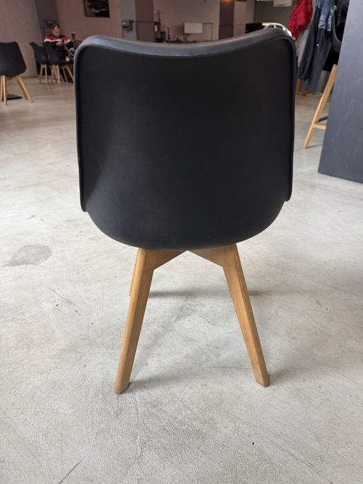 Стол черен за кухня и трапезария или бар заведение