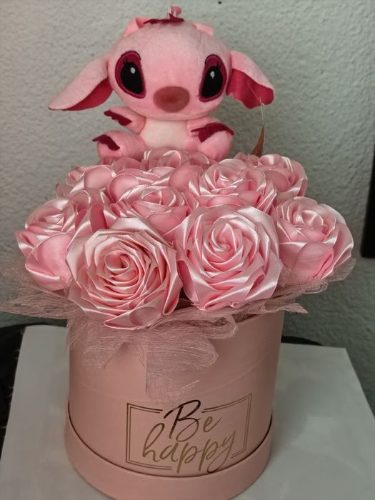 Аранжировки различни видове и великденски венец