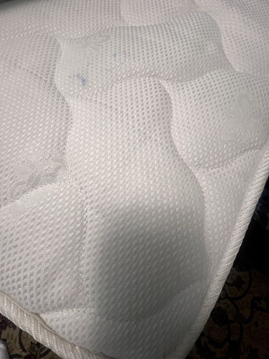 Кровать с матрасом