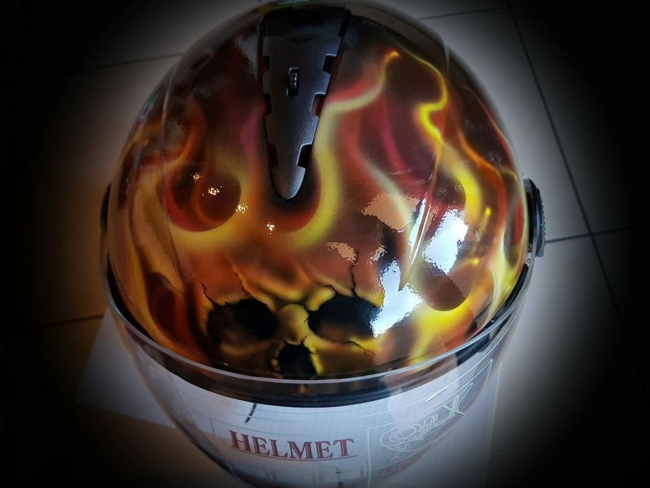 Ръчно рисувана каска