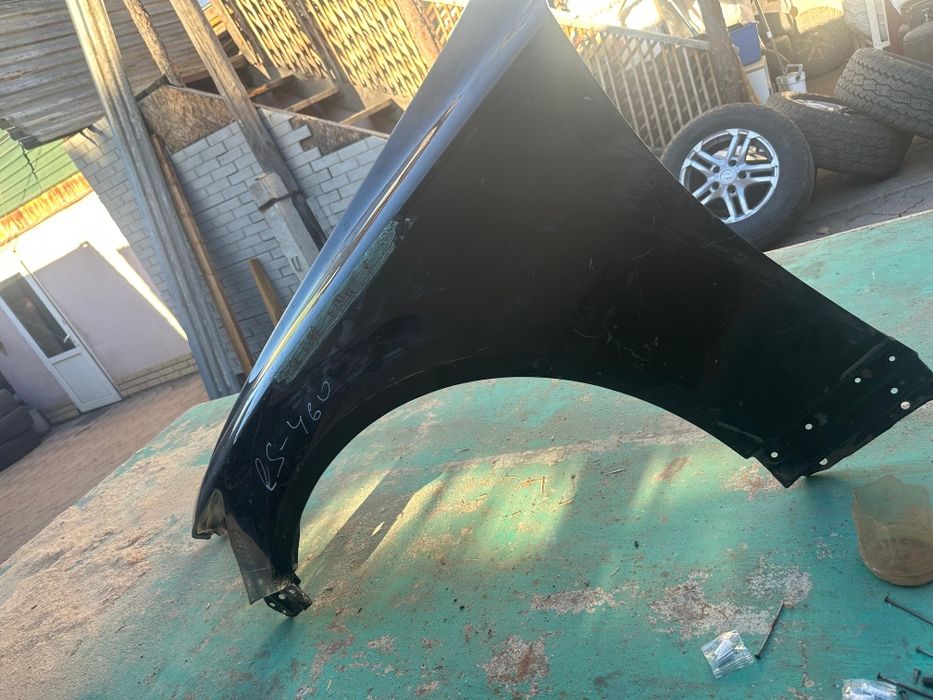 Левое переднее крыло. Lexus 460