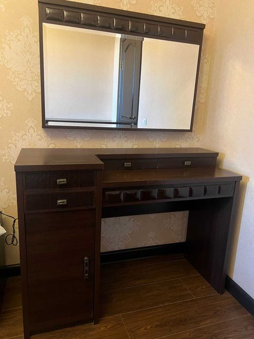 Продам спальный гарнитур.