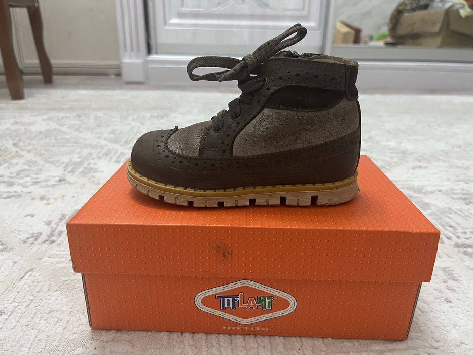 Продам детскую обувь