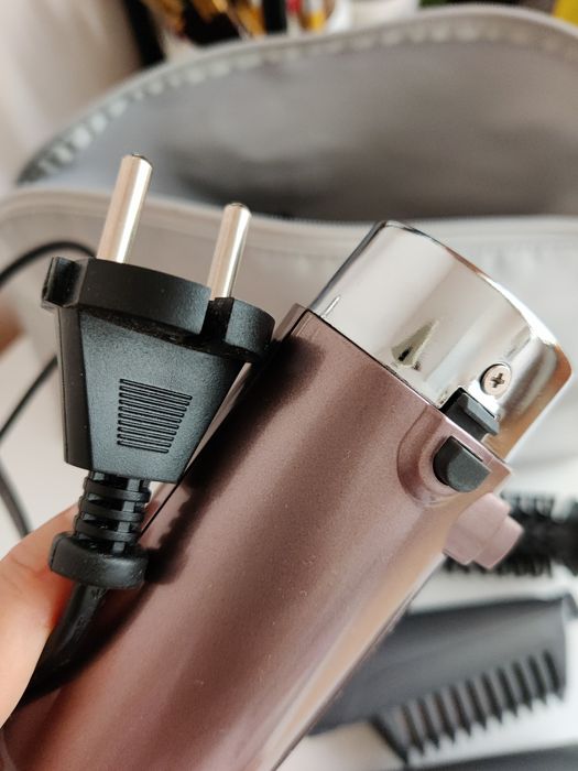 Сешоарът- четка ( машата) Bebyliss, нов уред.