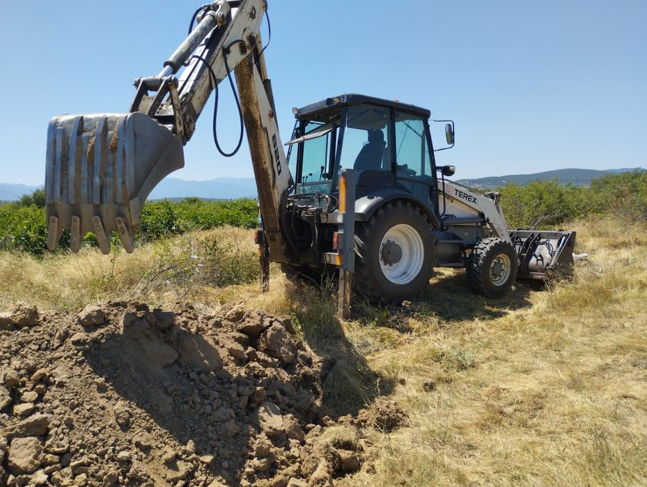 Услуги със Багер и Самосвал