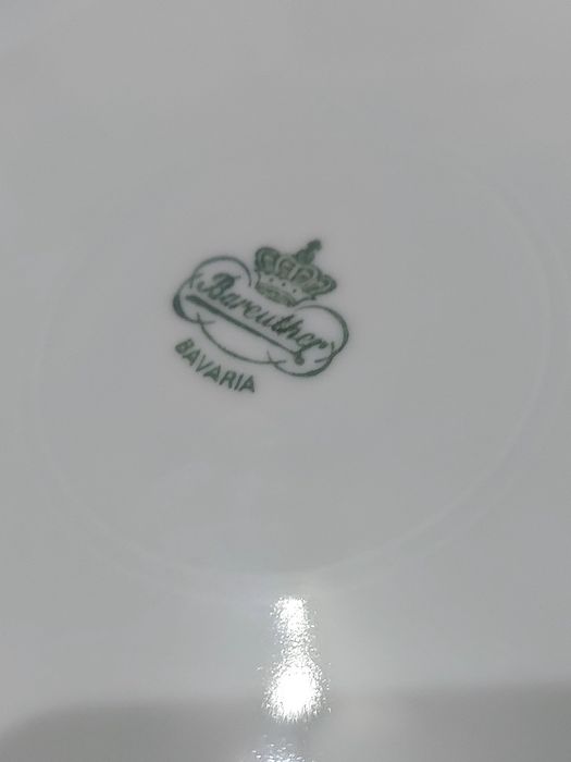 Порцеланови чинии дълбоки със златен кант