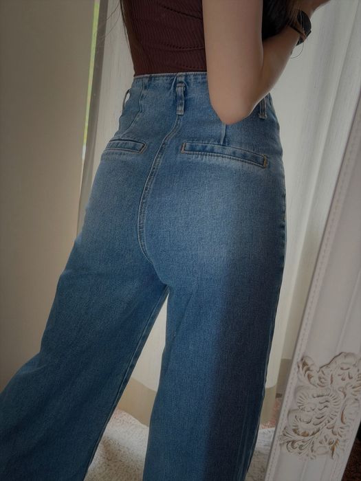 ZARA Cropped Wide Leg Front Pockets Jeans