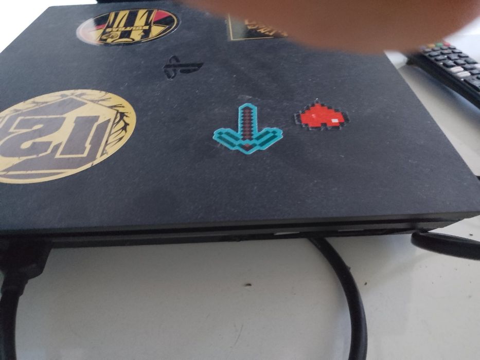 Продавам PS4 про