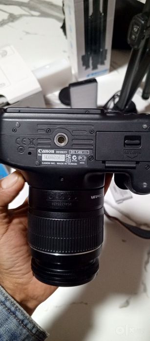 Canon D600 Foto aparat sotiladi yangi