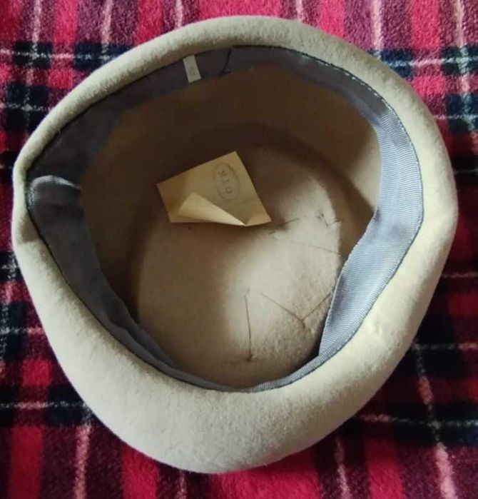 Дамска винтидж филцова шапка (със забележки)